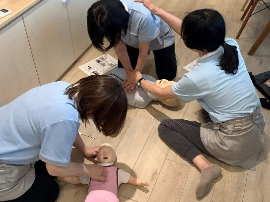 【9月9日 救急の日】年間3,000件超の重大事故が続く保育現場…保育士2倍配置の園で救急・安全研修を実施