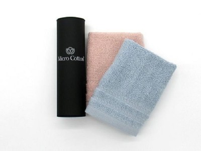待望の『「Microcotton（マイクロコットン）」ロゴ入りスチール缶』が登場！オリジナル缶入りハンドタオルのセットが新発売です。