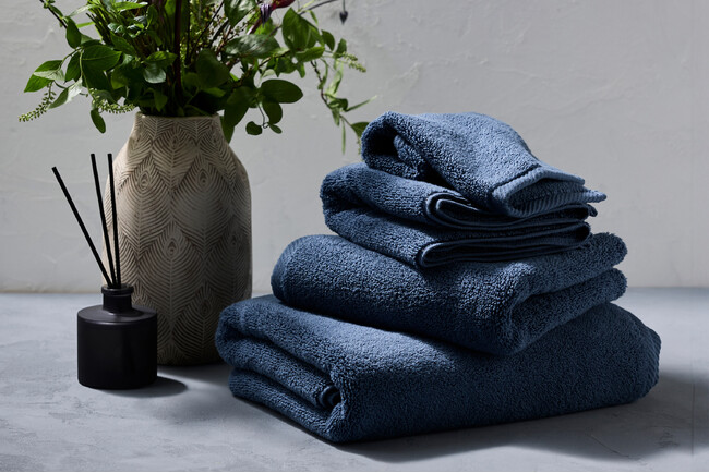 最高級ホテルタオルブランド「Micro Cotton（マイクロコットン）」から、Luxuryシリーズ待望の新色"ブルーグレー"が登場！
