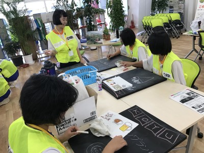 商店街の朝市で外国人留学生らが英語教育。多様な次世代学習イベントも企画