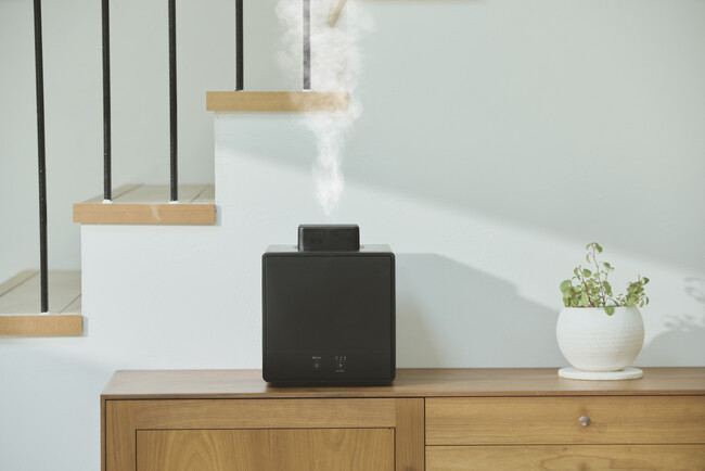 炊飯器のように“上フタと水タンクを取り外せる構造“が好評！コンパクトサイズの「お手入れカンタンスチーム式加湿器」を発売