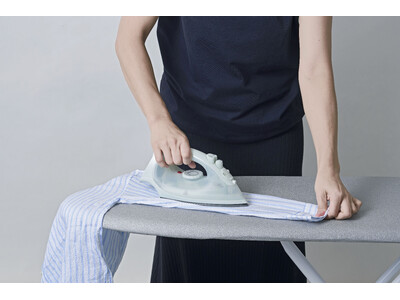 コードレスなのにパワフルなスチームショット機能付きパステルカラーの「コードレススチームアイロン」を発売