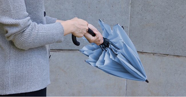 閉じるだけで一気にたためる「Shupatto アンブレラ」がリニューアル新発売