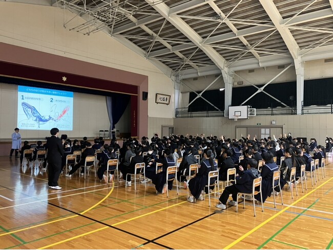 メガネのZoff「目の健康」を啓発する出張授業～石川県小松市立中海中学校～