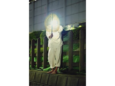 影と音に導かれ、夜の森を練り歩く──福島・富岡町で「もうひとつのお盆」《たまゆらの盆》開催