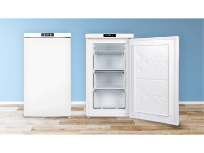 【新色登場！】サブ使いに丁度良いサイズと高い冷却性能で大人気の「MAXZEN」64L冷凍庫から新色のホワイトを10月28日に発売