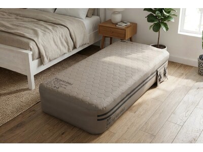 お盆直前、実家泊の「寝具が足りない」問題に。電動ポンプ内蔵エアベッド「WAQ AIR BED」を来客用ベッドとして提案