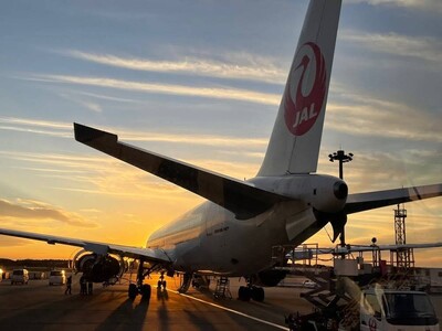 JAL国際線ビジネスクラスの機内食と非公開エリアを巡る成田空港スペシャルバスツアー