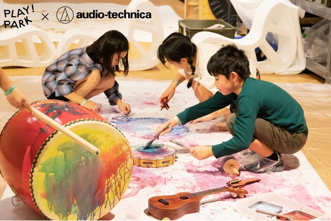 ���̐U���ŊG��`���B�D�]��PLAY! PARK�R���{���u���M�i���ƂӂŁj�v�J�Ì���