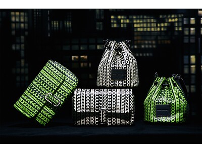 MARC JACOBSのアイコニックな「THE MONOGRAM COLLECTION」から新作が登場！こだわりのレザー素材に、エンボスでモノグラムを表現。