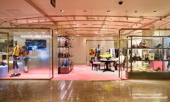 マーク ジェイコブスの世界観が体感できる、特別なポップアップが伊勢丹新宿店にオープン