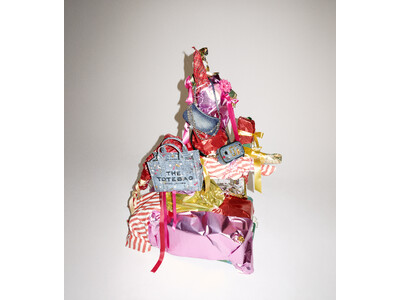 【マーク ジェイコブス】心ときめくホリデーシーズンを彩る、特別なギフトコレクションが登場！