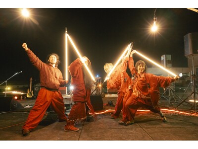 GEZAN��7���ڂ̃A���o���wI KNOW HOW NOW�x�������O�̂S���Ԃɓn���čs��ꂽ�O�㖢���̃��C�u�z�M���u100���ԃ����[�v�ɖ����B�O��̂Ȃ������Ԋ������������ʂĂɔނ炪�����i�F�Ƃ́H