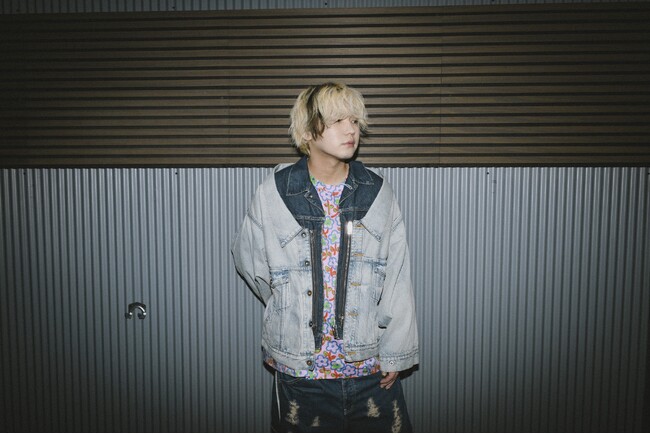 5thアルバム「Magic if」をリリースする秋山黄色の特別番組がスペースシャワーTVにて放送決定！対談相手はかねてより親交のある社会学者・古市憲寿！