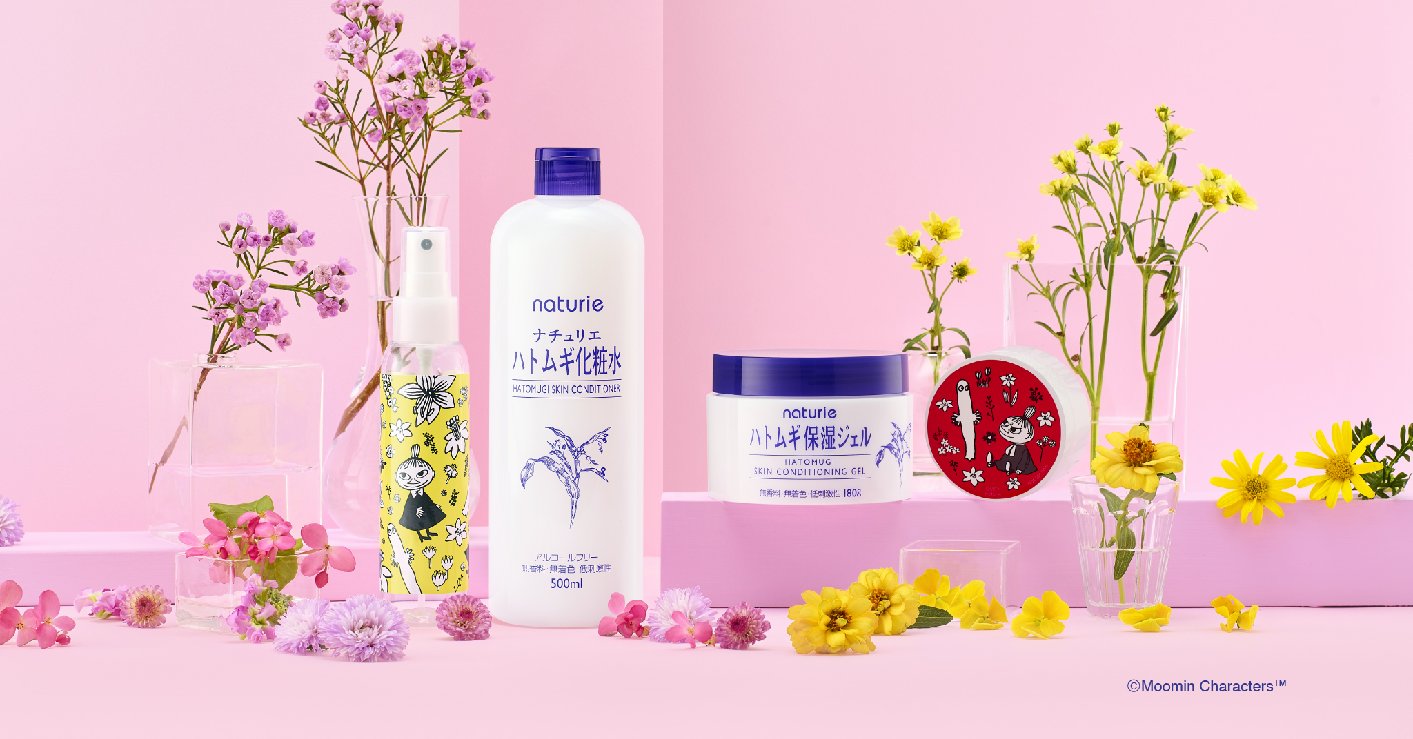 昨年、1週間で完売した店舗もあるほど人気の「ムーミン」×「ナチュリエ」コラボが春限定で今年も登場　リトルミイ＆ニョロニョロのスプレーボトルとミニケース付き。ジムやサウナ、旅行のお供に大活躍！