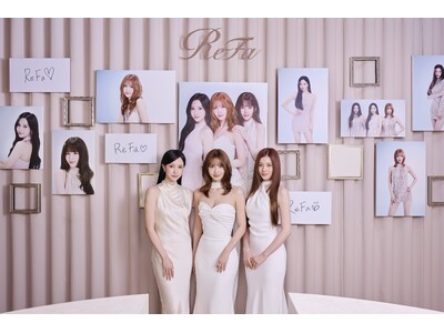 ReFaヘアケアカテゴリのMUSE・MISAMOが旗艦店「ReFa GINZA」を訪問「ReFa BEAUTY SHOWCASE with MISAMO」を体験、展示へ直筆サインを記入
