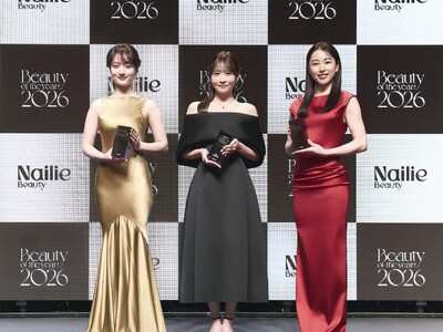 桜井日奈子さん、谷まりあさん、櫻井優衣（FRUITS ZIPPER）さんが“今を象徴するビューティーアイコン”として各部門を受賞。企業部門ではCANDY TUNEがプレゼンターとし登場し受賞企業を祝福