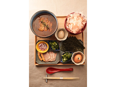 【新メニュー】ヒルナンデス！放映で大反響。顧客満足度98%超の新宿「節丸」が、厚さ0.01mmの「かつお節体験」ができる“特製出汁そば”二種を本格展開。