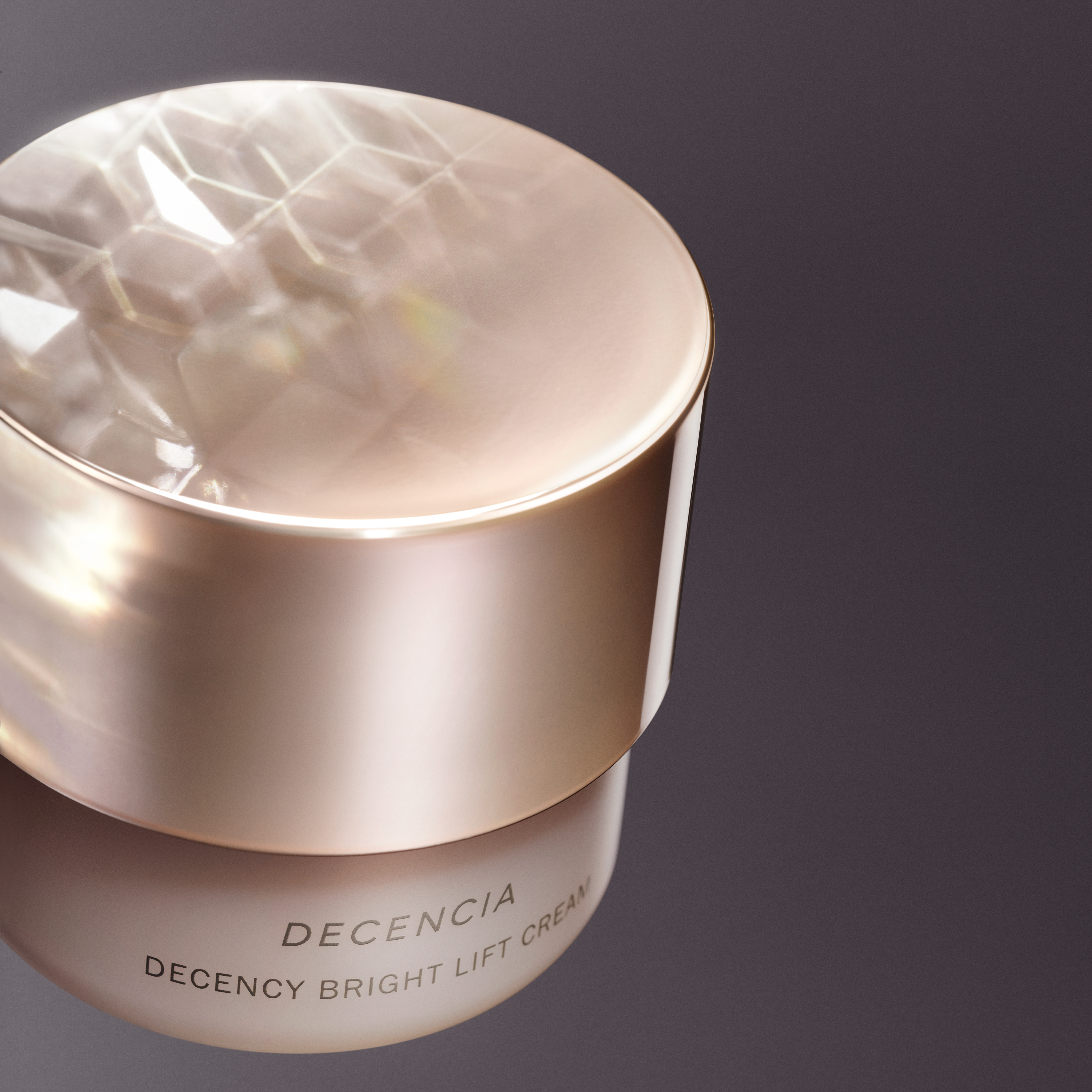 敏感肌ブランド【ディセンシア】最高峰シリーズDECENCY リニューアル発売から1か月で前年比約9倍※1の販売個数達成！