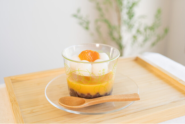【初夏限定】甘酸っぱい杏と北海道産小豆が調和する「杏の白玉しるこ」を販売