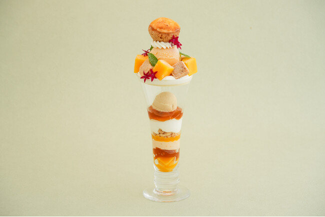 【ホテルメトロポリタン 丸の内】夏のパフェランチ“マンゴーパフェ”をDining＆Bar TENQOOにて販売