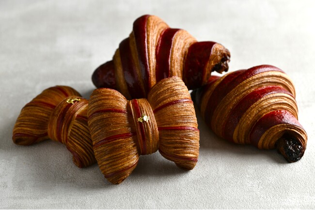 【ホテルニューグランド】美しい見た目に心躍る冬季限定商品「キャラメルリボンデニッシュ」＆「フランボワーズショコラ」（S.Weil by HOTEL NEW GRAND／本店・横浜高島屋店）