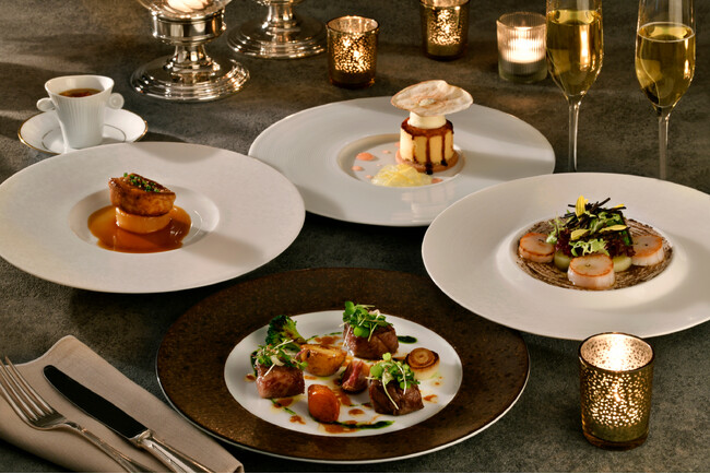 【ホテルニューグランド】日本新三大夜景都市に選出された横浜の美しい夜景を堪能しながらの至極のメニュー「イルミネーションを楽しむフルコースディナー」（パノラミックレストラン ル・ノルマンディ）