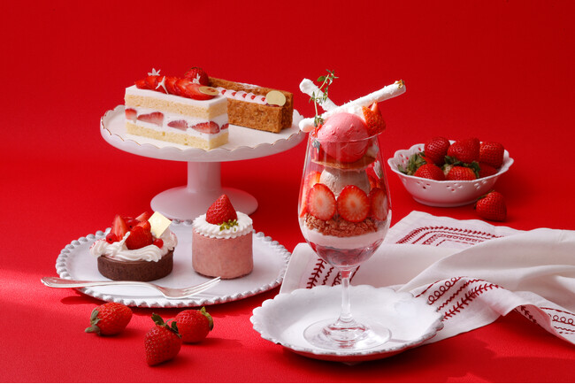 【ホテルニューグランド】真っ赤な苺の魅力が満開！旬の苺スイーツが勢揃い「苺フェア」（コーヒーハウス ザ・カフェ）