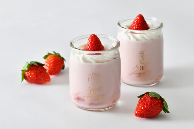 【ホテルニューグランド】粒よりの苺とババロアのやさしい甘さが織りなす期間限定スイーツ「苺ごろっとババロア」