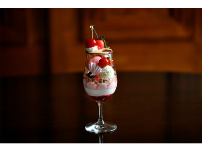 【ホテルニューグランド】シックな見た目と変化する味わいが魅力！「さくらんぼパフェ」（コーヒーハウス ザ・カフェ）