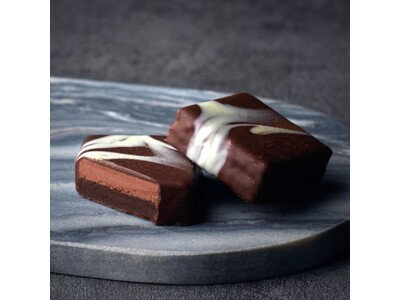 【プレミアムライン第二弾】“2秒”で溶ける究極の口どけ。横浜発のクラフトチョコレート専門店VANILLABEANSより、1780時間以上かけて生まれた新作「パリトロ シルキー・スイート」登場