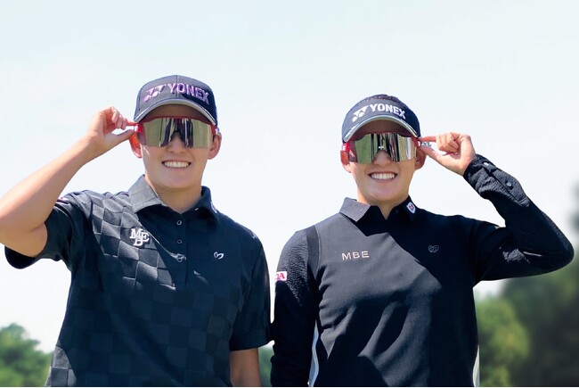 “母の日”に贈る「ピンクの想い」　岩井姉妹プロデュースの限定カラーサングラス