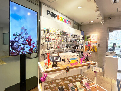 新宿ルミネエストで開催された「PopSockets Japan」のPOP UPストアに液晶モニターを導入しました。