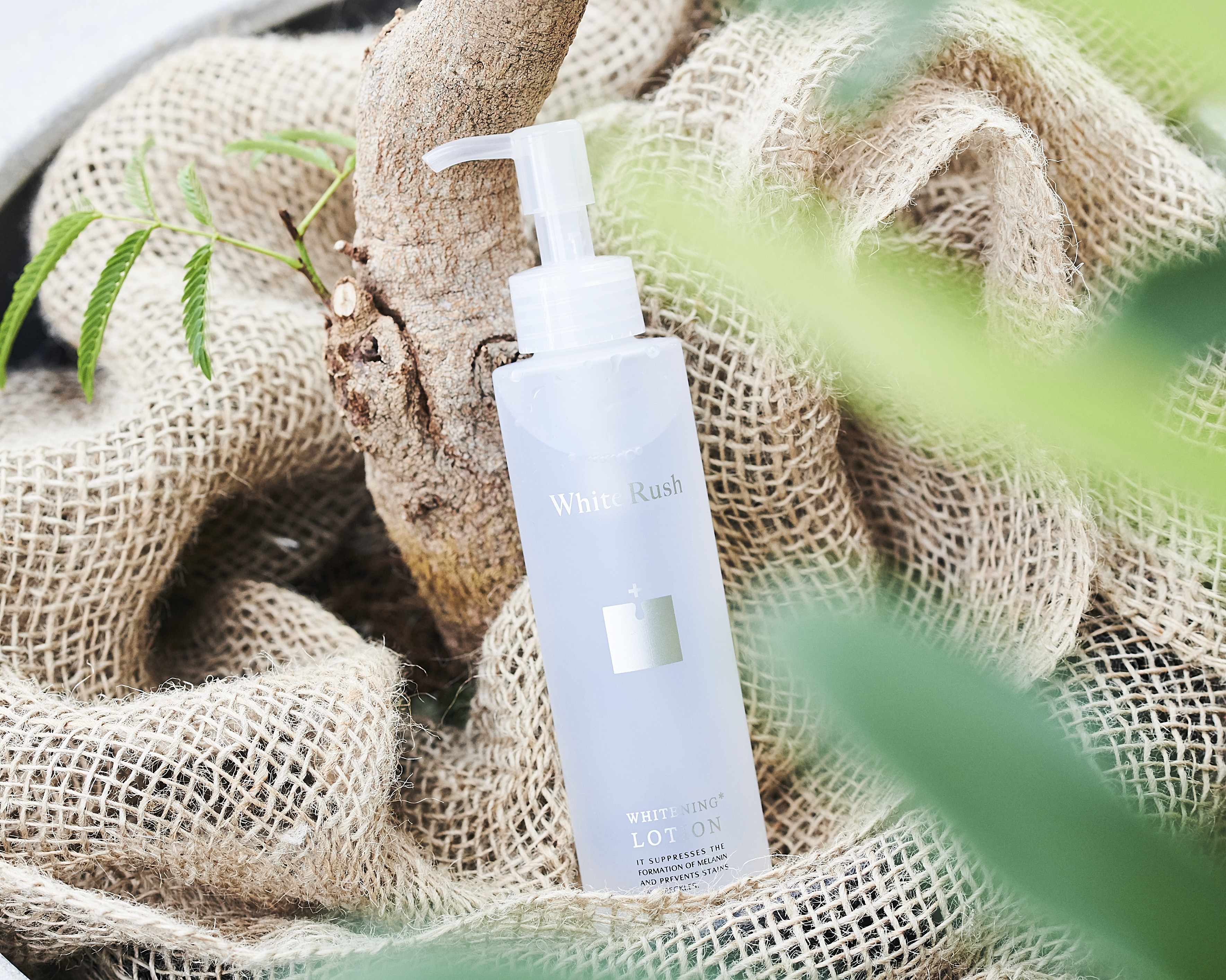 【本日発売！】”White Rush”（ホワイトラッシュ）より、シミ*・くすみ*1に特化した薬用美白*化粧水が発売されました！