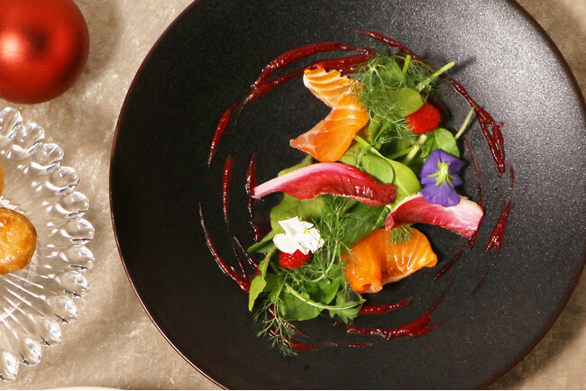 プレスリリース「三菱一号館美術館 Cafe 1894クリスマスディナー、3日間だけの特別な体験　～歴史的建築×美食を味わうフェスティブな夜～」のイメージ画像