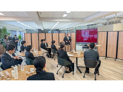 �u�U�E�}�b�J�����v�̐^�����w�� ����A���o�T�_�[�ɂ����ʃZ�~�i�[���Г��ɂĊJ��