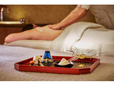 最高純度の“純金箔”パックと“酒粕”のスクラブで輝きをまとった肌へ寒い冬に嬉しい柚子とジンジャーオイルの温感マッサージも「金箔パック＆発酵酒粕スクラブ 開運トリートメント」