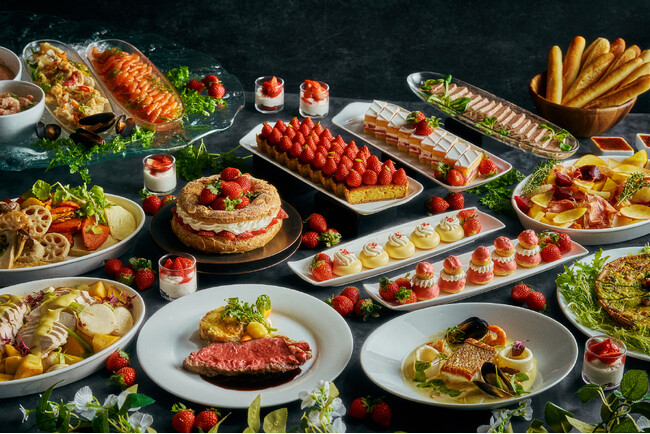 ストロベリーデザートや前菜と選べるメインを堪能するナイトビュッフェ、いちごを全メニューに使用したイタリアンコースが新登場 ラグジュアリーホテルのウィンター ストロベリーナイト