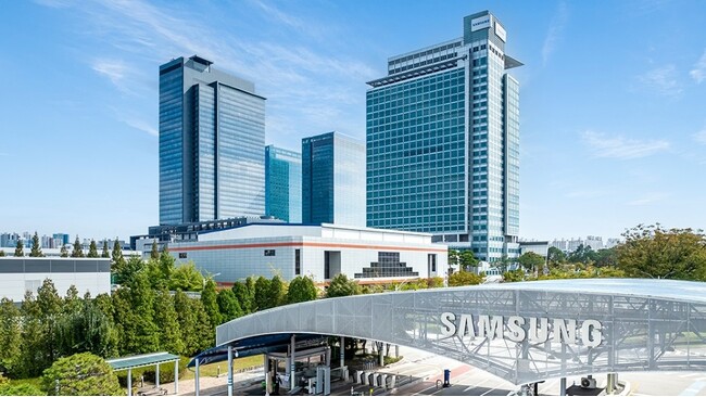 Samsung�AAI�C���t�����Helix��10���ăh�����o��