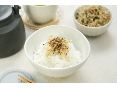 国産のいわし節と昆布の旨みが主役の『国産素材の磯香る朝ふりかけ』をスナックミーオンラインストアで期間限定発売