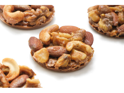 甘さの奥にほんのり塩味。濃厚キャラメルとナッツの旨みを閉じ込めた『香ばしキャラメルナッツタルト』をスナッ...