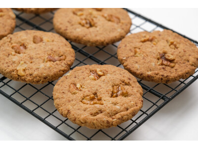 植物性100％とは思えないコク深さ。『オートミールクッキー メープルくるみ』をスナックミーオンラインスト...