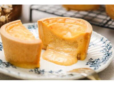 【冷やしても、温めても。表情が変わる焼き菓子】フランス菓子を日常のおやつに仕立てた『プリン好きに届けたい焼きタルト』をスナックミーオンラインストアで期間限定発売