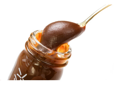 食べ終わったあとも、暮らしに残るおやつ『瓶入り生キャラメルとクッキーセット』をスナックミーオンラインストアで期間限定発売