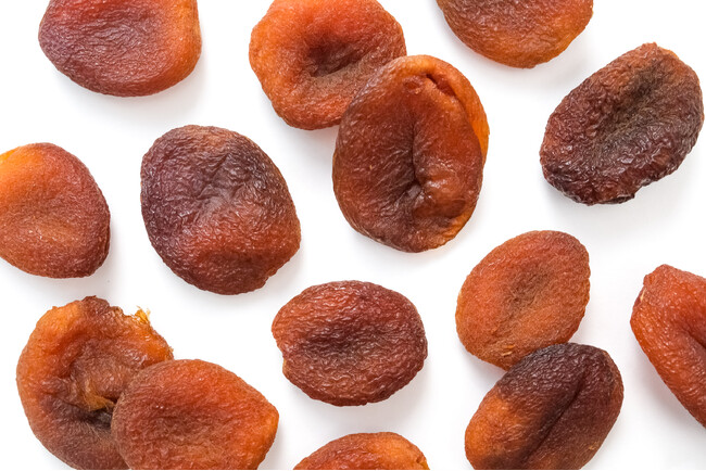 【まるで干し柿のような濃厚さ】飴色は無添加の証。漂白剤不使用の肉厚ドライフルーツ『しっとり甘い こっくり飴色あんず』を大袋サイズでスナックミーオンラインストアで期間限定発売