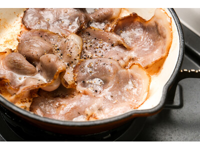 【肉本来の旨みを噛みしめる】桜チップの芳醇な香りと熟成のコク。無添加で仕上げた『熟成国産豚肩ロース肉の手...