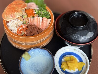 冬の味覚を味わう!香箱カニ1杯丸ごと使用した『香箱ふるさと丼』登場