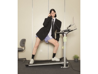 「CAMPER(カンペール)」22AWコレクション「Out of Office」をテーマにオフィスとアウトドアを融合した未知の世界を提案