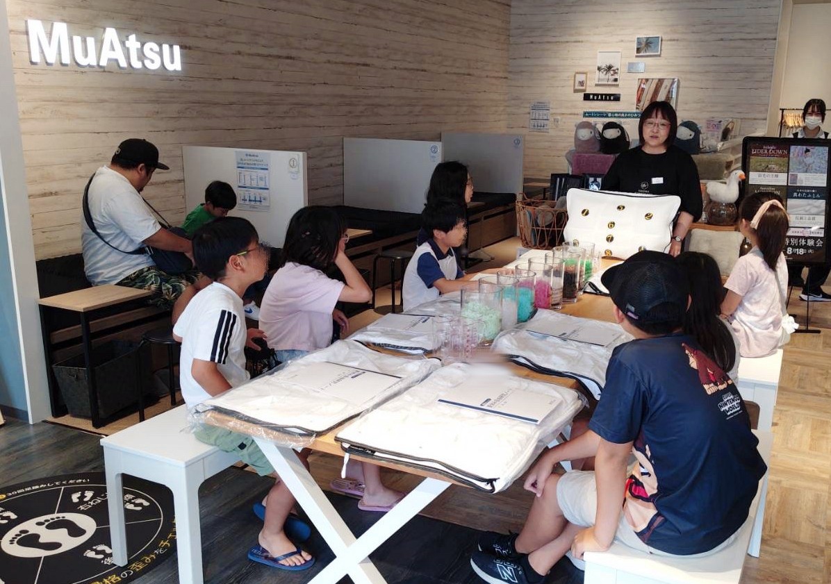夏休みの枕作り体験を今年も開催！【昭和西川】湘南平塚店で小学生が睡眠について学ぶ