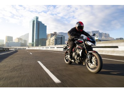 2020年モデル 新型STREET TRIPLE R LOW 発表 ～ ローライドハイトの究極ストリートファイター ～